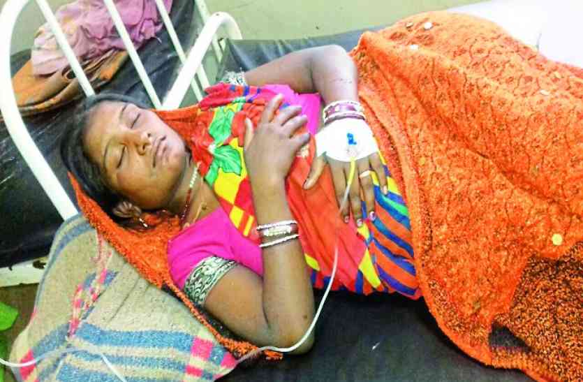 woman सात घंटे फंसा रहा मरा बच्चा महिला के पेट में