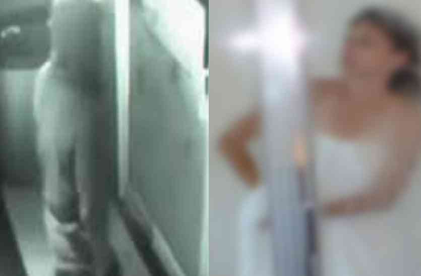 young man in bathroom with woman नहाते समय महिला के बाथरूम में घुसा युवक, इसके बाद जो हुआ यकीन करना मुश्किल