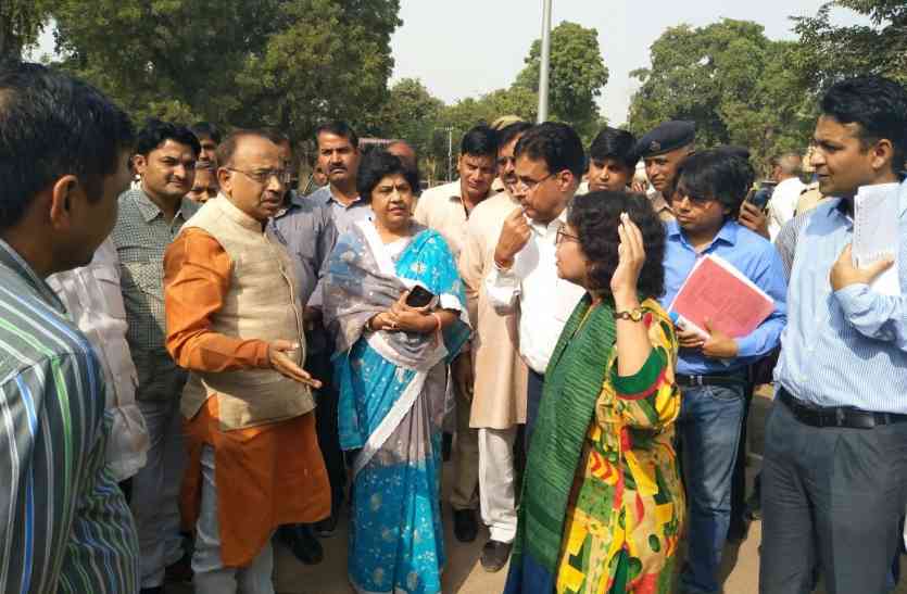 Vijay Goel अव्यवस्थाएं देख केन्द्रीय मंत्री विजय गोयल ने जताई नाराजगी