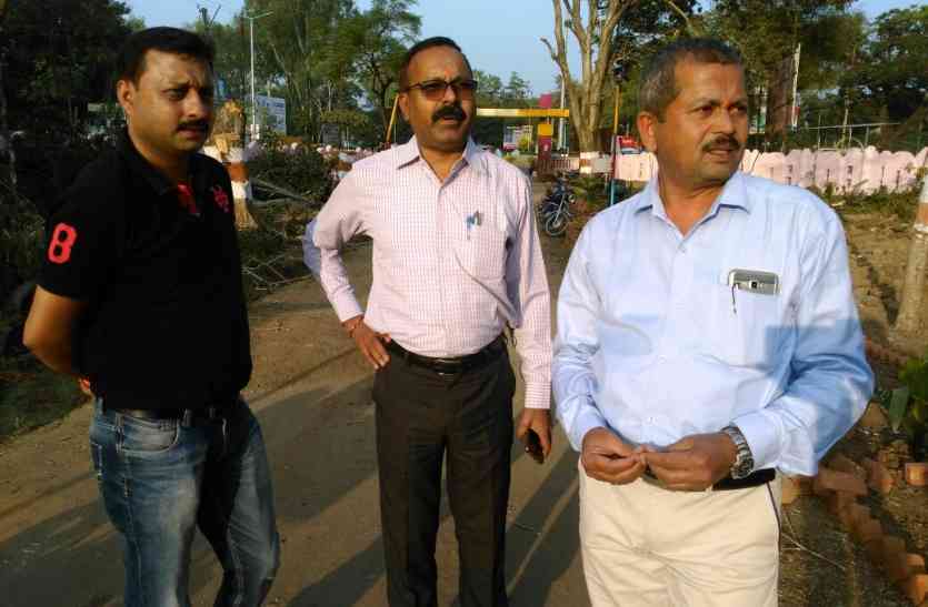 Environment नेहरू पार्क में पेड़ों की कटाई से पर्यावरण प्रेमी नाराज कहा देंगे श्रद्धांजली