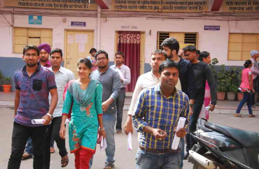 Food Civil Supplies Inspector Recruitment 2017 Exam खाद्य नागरिक आपूर्ति निरीक्षक की परीक्षा में पूछा - रोबोट को नागरिकता देने वाला देश कौन सा?