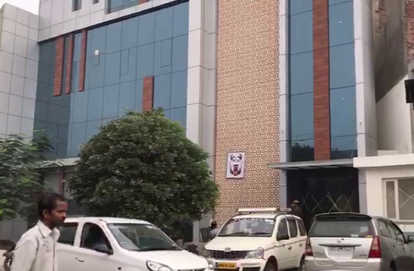 up police it शिवपाल यादव का करीबी अधीक्षण अभियंता लखपति, रिश्तेदार अरबपति