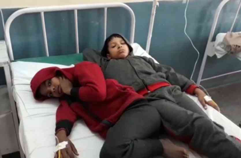 children दो गरीब बच्चाें ने शकरकंद समझकर खा ली जहरीली घास की जड़, हालत नासाज