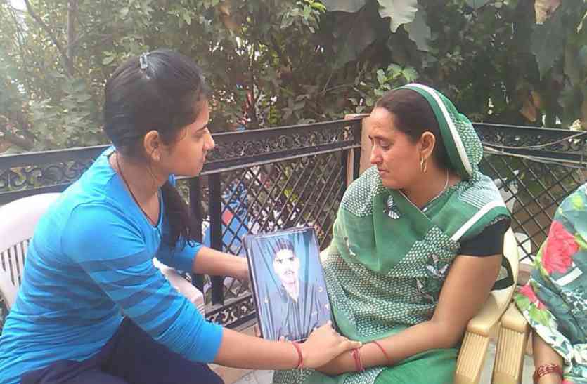Family Of Martyr Ravi Karan शहीद की पत्नी का फारूक अब्दुल्ला को जवाब, कहा- अपने बच्चों को फौज में भेजो तब पता चलेगी शहादत