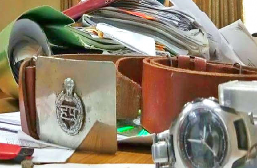 haryana police सबक सिखाने के लिए 20 पुलिसवालों की नाक के नीचे से चुराई थानेदार की वर्दी, बनाया वीडियो