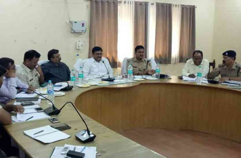 UP Municipal Corporation Elections 2017 साड़ी, शराब, कबाब से वोटरों को लुभाया तो...