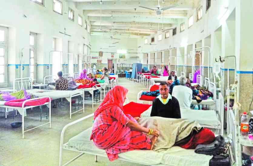 Doctors strike in udaipur death of patient हड़ताल के सातवें दिन भी रोगी रहे बेहाल : न्यायाधीश ने पोस्टमार्टम कक्ष में पहुंचकर की कार्रवाई, बंदी की मौत, पीएमओ सहित दो डॉक्टर गिरफ्तार
