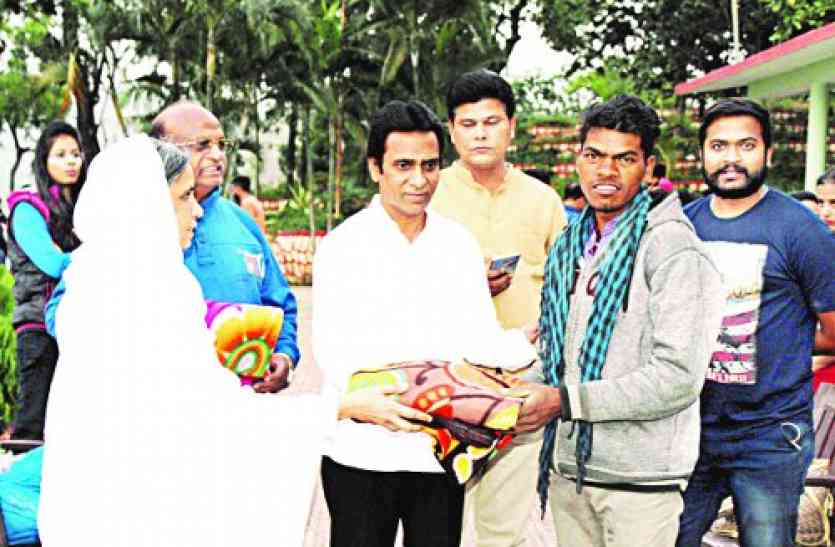 पातालकोट के आदिवासियों की बीच इसलिए पहुंचा जैन समाज पातालकोट के आदिवासियों के बीच इसलिए पहुंचा जैन समाज