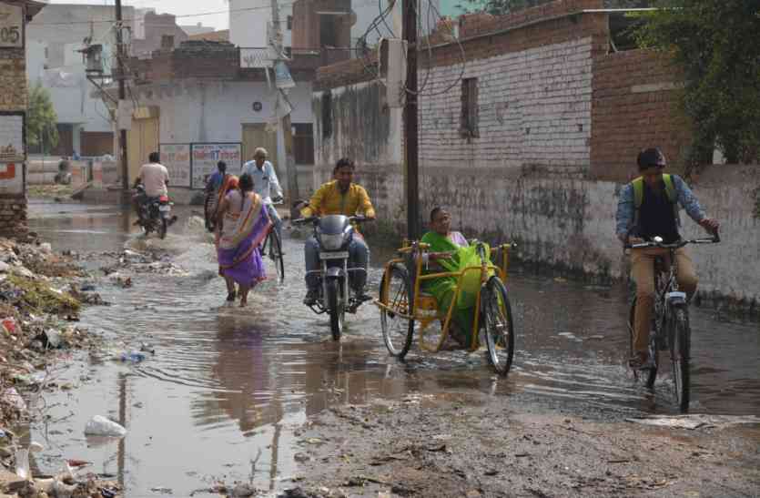 News, Morena Hindi News, Mp Hindi News, upset,Watermelon, 20 thousand, Morena ऐसा क्या हो गया कि 20 हजार लोग हो रहे परेशान