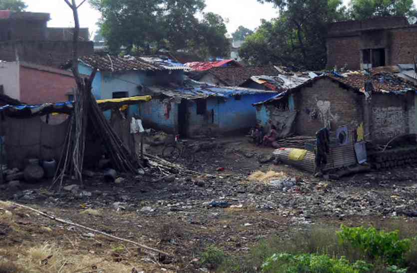 Competing in possession of government land सरकारी जमीन पर कब्जा करने की लगी होड़