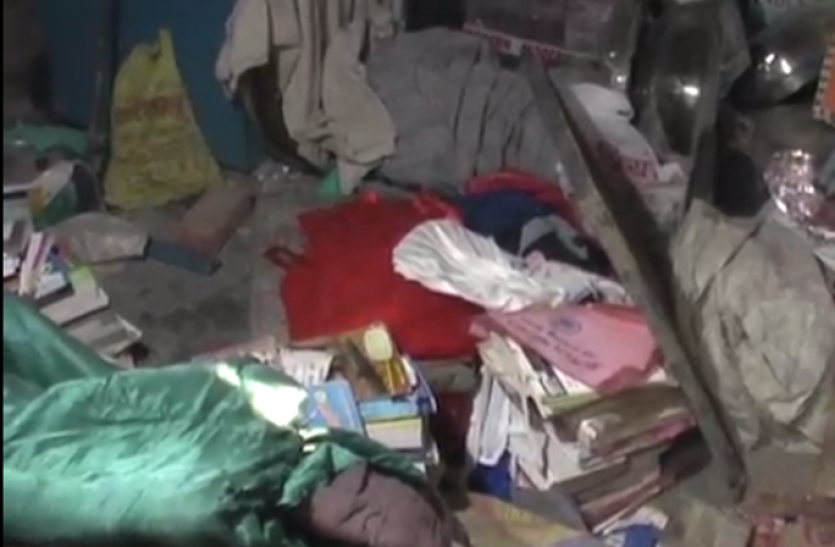 Loot at utensil businessman house in bishunpur Barabanki UP News बर्तन व्यवसायी के घर लाखों की चोरी, चोरों ने फेंका हथगोला, इलाके में दहशत