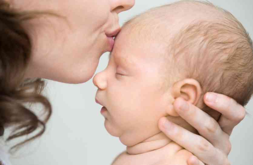size-of-the-babys-head-changing-from-the-pressure-on-delicate-bones नाजुक हड्डियों पर दबाव पड़ने से बदलता शिशु के सिर का आकार