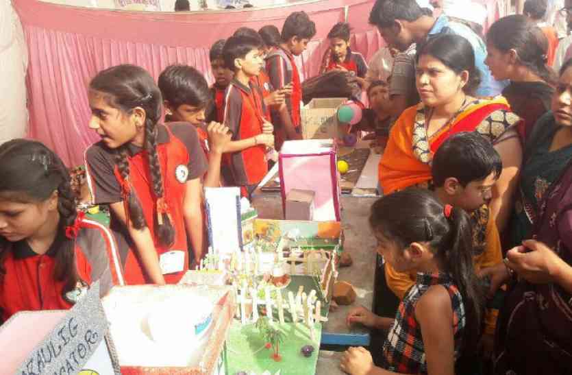 vidisha news, patrika news, mp patrika news, vidisha patrika news, baal diwas news, patrika baal diwas news, childran fair बाल दिवस पर शिक्षकों ने बच्चों को बांटी मिठाईयां