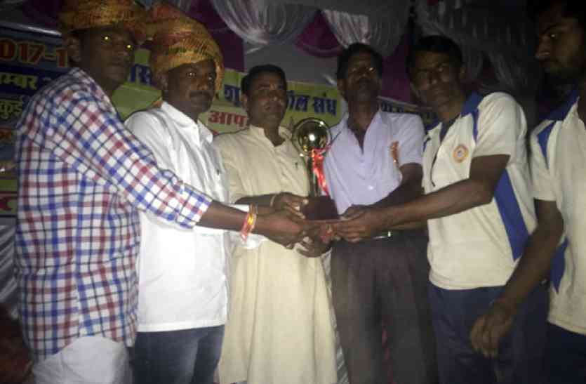 शूटिंग बॉल चैम्पियनशिप द्वारापुरा एवं सर्वोदय क्लब रहे विजेता