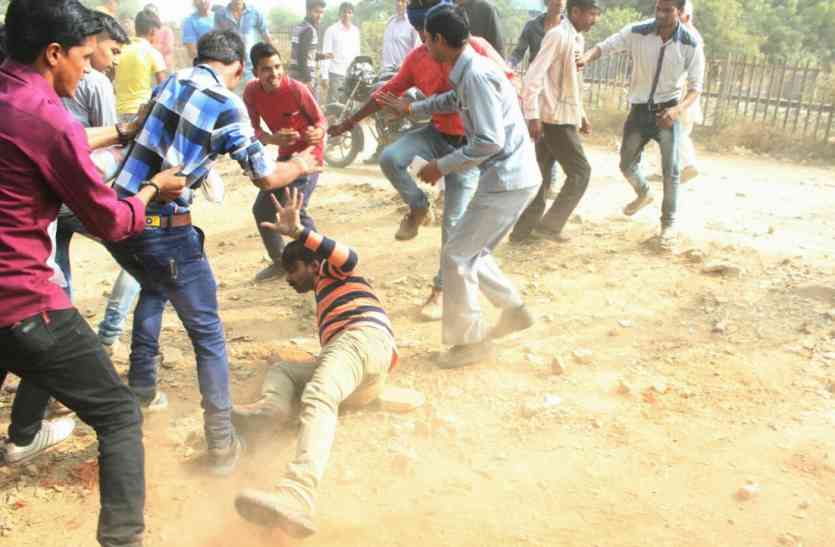 Violation, section, 144, police, bhind news, bhind news in hindi, mp news धारा 144 का उल्लंघन, उपद्रवियों राहगीरों को पीटा