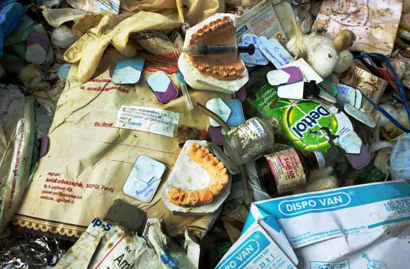 Biomedical waste राजधानी में जहरीला बन रहा बायोमेडिकल कचरा, इस अनोखे तरकीब से निकाला जा रहा समाधान