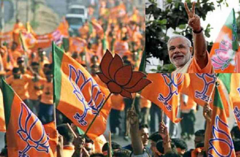 BJP यूपी चुनाव के बाद नहीं मिला लैपटॉप व फ्री डाटा, अब चौराहों पर वाई-फाई लगाने का आश्वासन