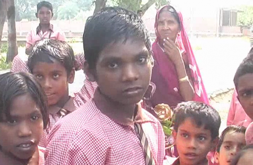 school Childrens day प्राथमिक स्कूल के बच्चों को नहीं बता पाये कौन थे पंडित नेहरू