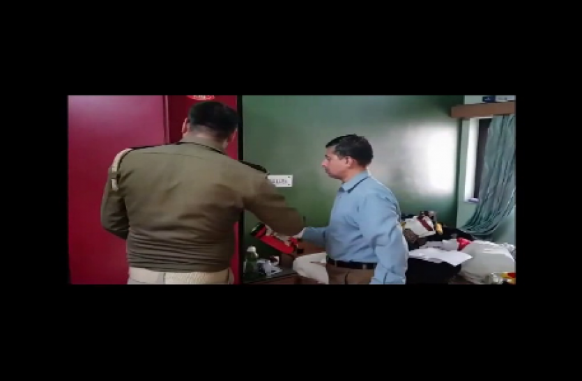 chori बड़े व्यापारी के घर में हुआ ऐसा कि सदमे में परिजन, देखें वीडियो