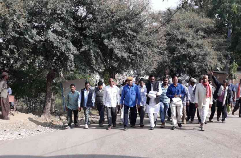 irregular supply of electricity falasia udaipur बिजली की अनियमित आपूर्ति से आक्रोशित किसान, गुस्से में दे दी ये चेतावनी, देखें वीडियो