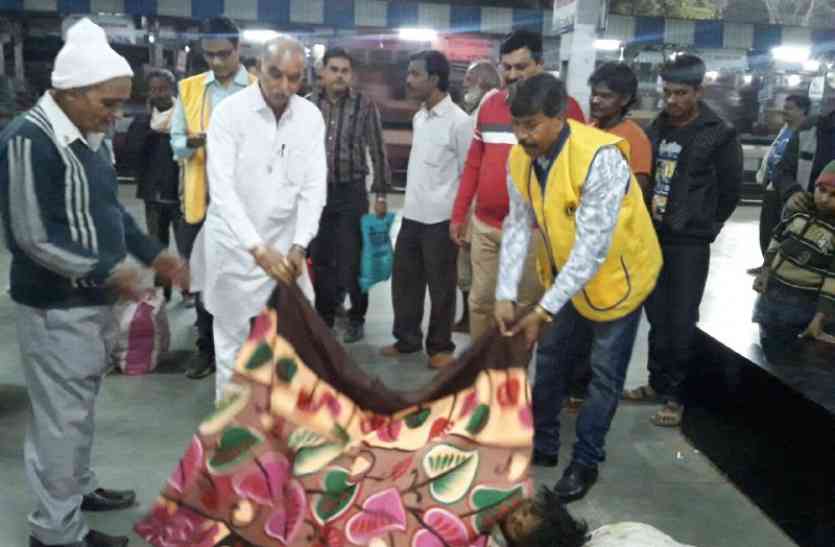 vidisha news, blanket, distributed blanket, patrika compaign, compaign, hamdard compaign, compaign news, vidisha patrika news, mp patrika news, एक अभियान ऐसा भी जिसने गरीबों को बांटे कंबल