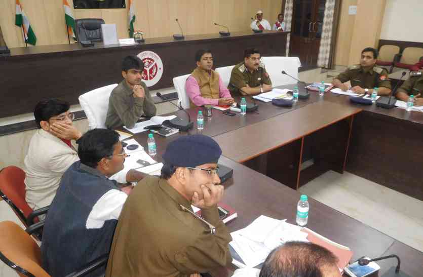 commissioner metting अधिकारियों की लगी क्लास, मतदान से पहले मंडल के सभी उपद्रवियों पर कार्रवाई के निर्देश