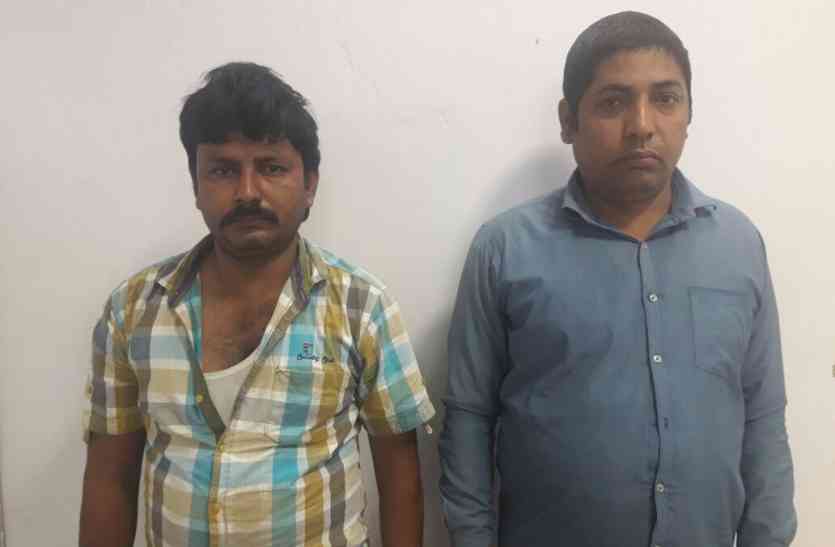 Smugglers arrested निकाय चुनाव से पहले यहां भारी मात्रा में असलहा बरामद, दो तस्कर भी गिरफ्तार