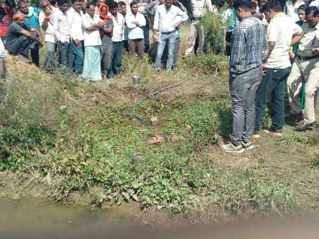 गड्ढे में मिली मासूम की लाश, हत्या की आशंका