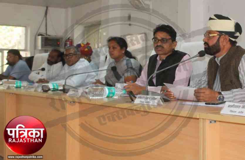 banswara news, banswara MLA, State Minister Video : बांसवाड़ा : विधायक ने अफसरों को कहा चोर, राज्यमंत्री ने कहा मुर्गा बना दूंगा