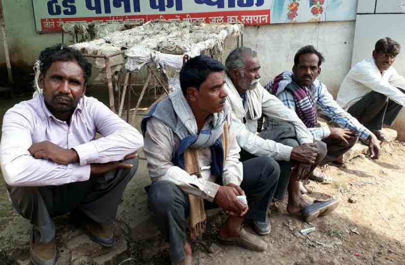 Suicides of a tight farmer suffering from debt crisis कर्ज की प्रताडऩा से तंग किसान ने की आत्महत्या