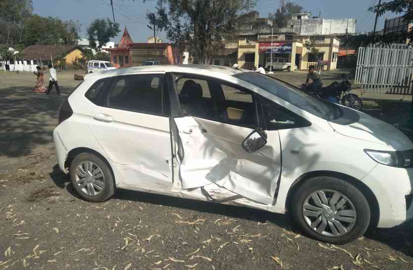Tremendous collision of two cars दो कारों में जबरदस्त भिड़ंत...