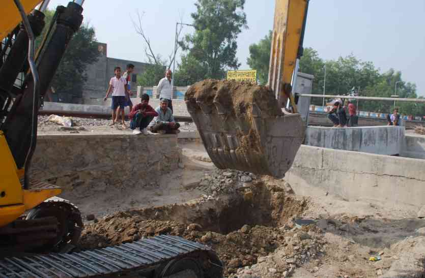 Railway Underbridge अंडरब्रिज का दर्द मिटाने नगर परिषद रेलवे ने संभाली बागडोर...