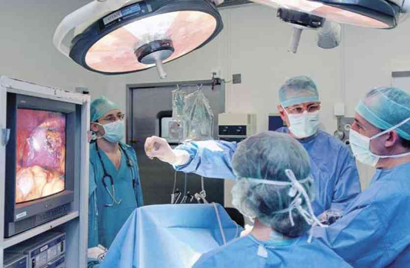 medical science: Countrys unique surgery in jabalpur brain में फंसी गोली पल-पल बदलती रही पोजीशन पर आपरेशन करते रहे डाक्टर्स , फिर यह हुआ