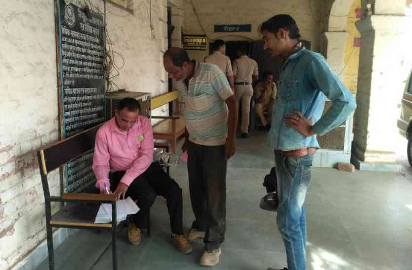 पुसौर पुलिस की आज-कल से परेशान पीडि़त पहुंचा रायगढ़, एसपी के समक्ष छलका दर्द, पढि़ए खबर... पुसौर पुलिस की आज-कल से परेशान पीडि़त पहुंचा रायगढ़, एसपी के समक्ष छलका दर्द, पढि़ए खबर...
