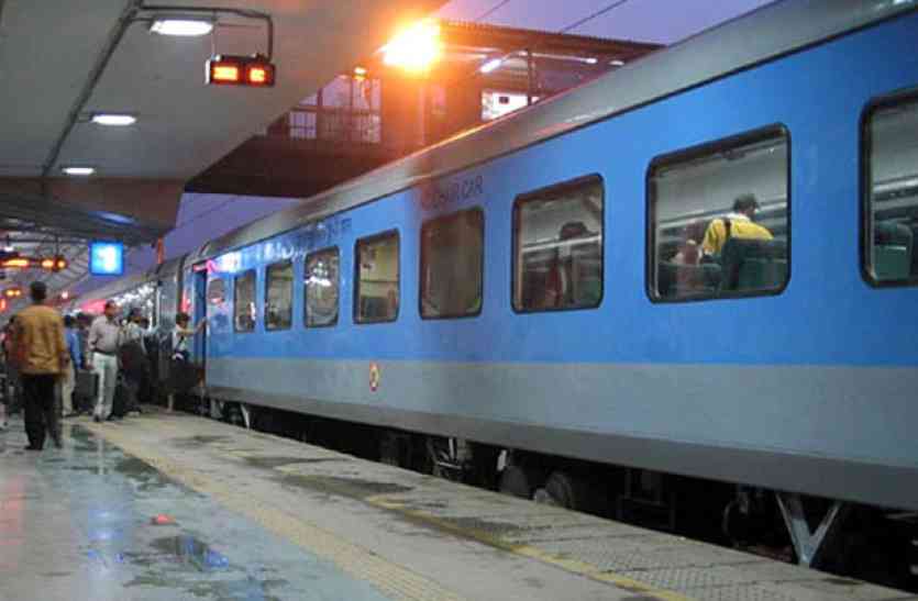 Bhopal Shatabdi Express 28 साल की हो गयी भोपाल शताब्दी एक्सप्रेस, ये हैं शताब्दी के रोचक फैक्ट्स