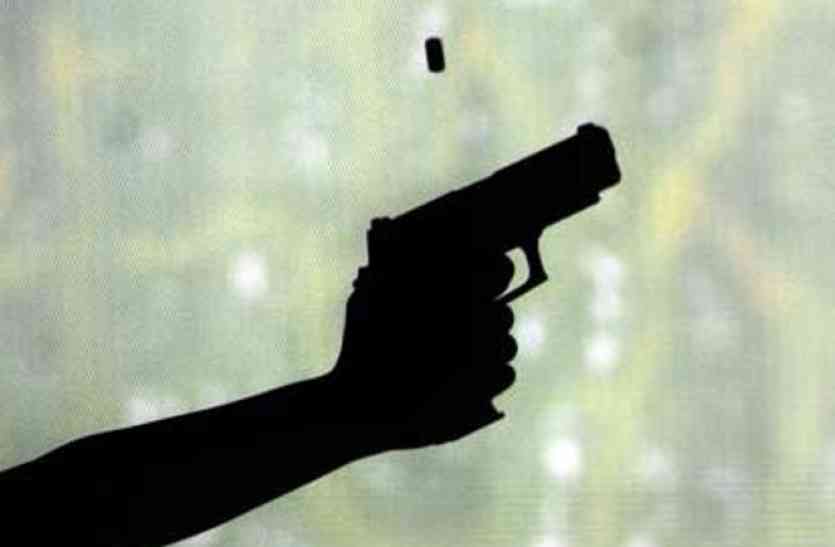 air firing शराब की दुकान से 60 हजार लूटे,हवाई फायरिंग कर चंपत