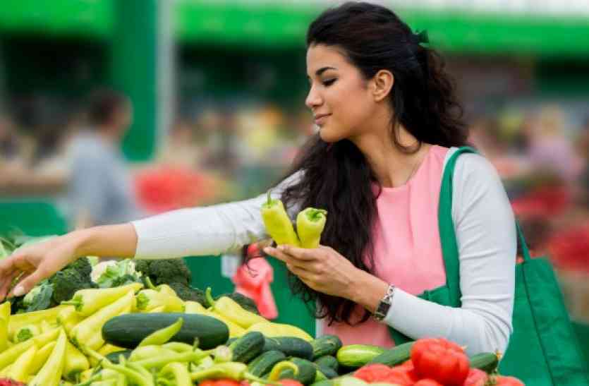 people facing problem because of vegetables rate increases day by day आप भी अगर सब्जियां खरीदने जा रहे हैं तो पहले पढ़लें यह खबर , इसको पढऩे से आपका भी हो जाएगा भला
