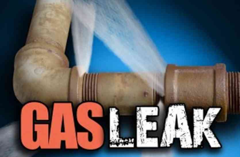Apprehension of a gas leak in Snavad गैस लीक की आशंका में मची अफरा-तफरी
