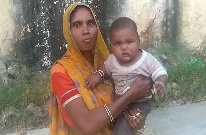 पांच बहनों के बीच खली थी भाई की कमी, तीन लाख रुपए में करवा दिया था बच्चे का अपहरण Hijacked Police On Remand: ३ लाख रूपये में भाई ‘खरीदने’ वाली महिला को भेजा जेल, अपहृर्ता पुलिस रिमाण्ड पर