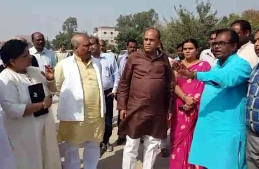 Agriculture minister in satna for Review of Bhavantar yojna कृषि मंत्री के पहुंचते ही 500 से 700 रुपए अधिक रेट में बिका उड़द, फिर जस के तस हुए हालात