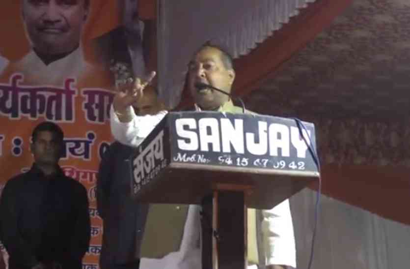 BJP candidate Shashi Srivastava husband Ranjeet Bahadur Statement news बीजेपी नेता की मुसलमानों को धमकी, कहा- हमें वोट दोगे तो सुखी रहोगे..नहीं दोगे तो सोच लेना