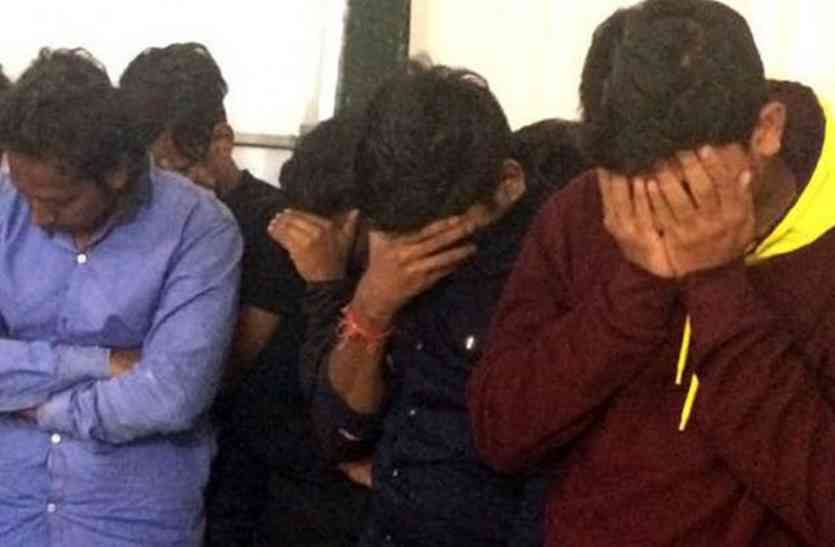 12 youths in Vadodara custody for celebrating beer बीयर की महफिल मनाते वडोदरा के 12 युवक हिरासत में