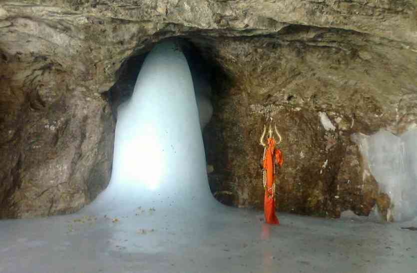 Amarnath cave वैष्णो देवी के बाद अमरनाथ यात्रा पर NGT की नजर, नारियल फेंकने पर जताई आपत्ति