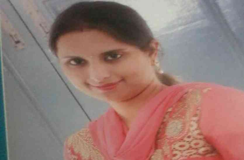 daughter sent a message to her father आधी रात को बेटी ने पिता को किया ऐसा मैसेज कि पिता साथ रोया पूरा शहर!