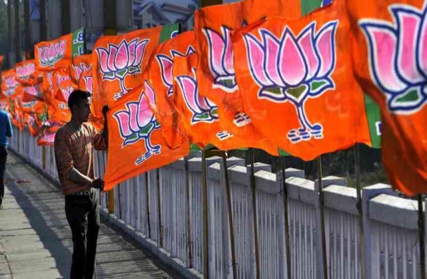 kanpur कमल को धार देने के लिए आ रहे मुख्यमंत्री, भगवा रंग में मंच पर मौजूद रहेंगे प्रत्याशी