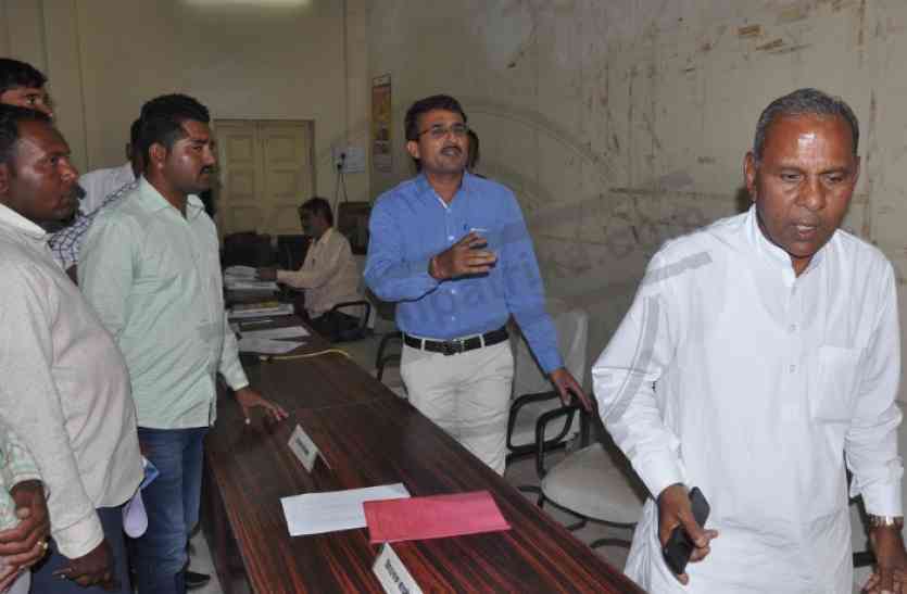 Barmer news अफसरों पर बिफरे जनप्रतिनिधि, बैठक का बहिष्कार, जानिए पूरी खबर