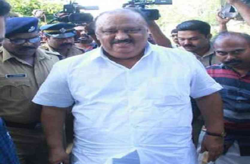 Thomas chandi केरल के परिवहन मंत्री थॉमस चांडी ने अपने पद से दिया इस्तीफा, घिरे थे इन आरोपों से