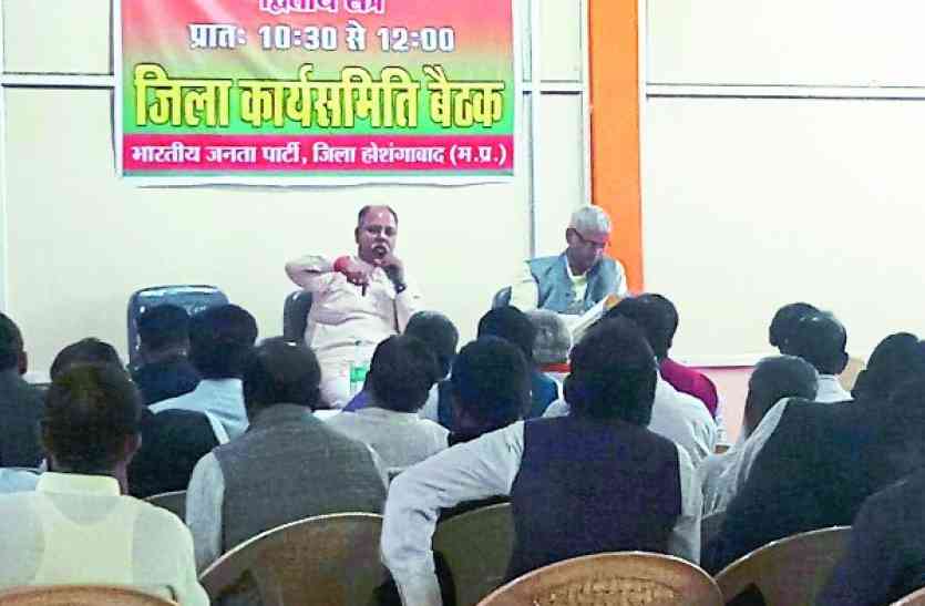 controversy सुहास भगत: सीमा में रहे नेता, एक-दूसरे का करें सम्मान