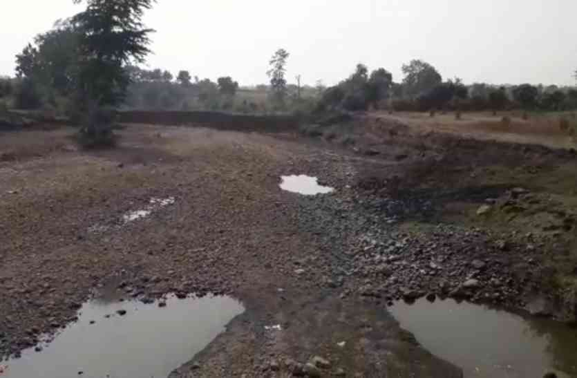 Rivers went dry in the cold ठंड में सूख गई नदियां