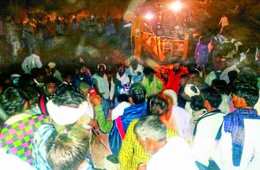 sawaimadhopur खुले बोरवेल में गिरा पांच वर्षीय बालक, बोरवेल में पाइप के जरिए ऑक्सीजन गैस छोड़ी